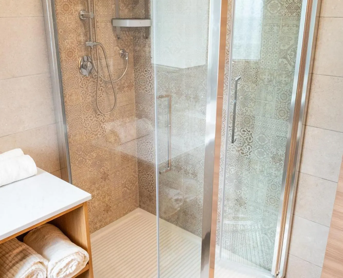 Eqm Roma Hotel Guest house