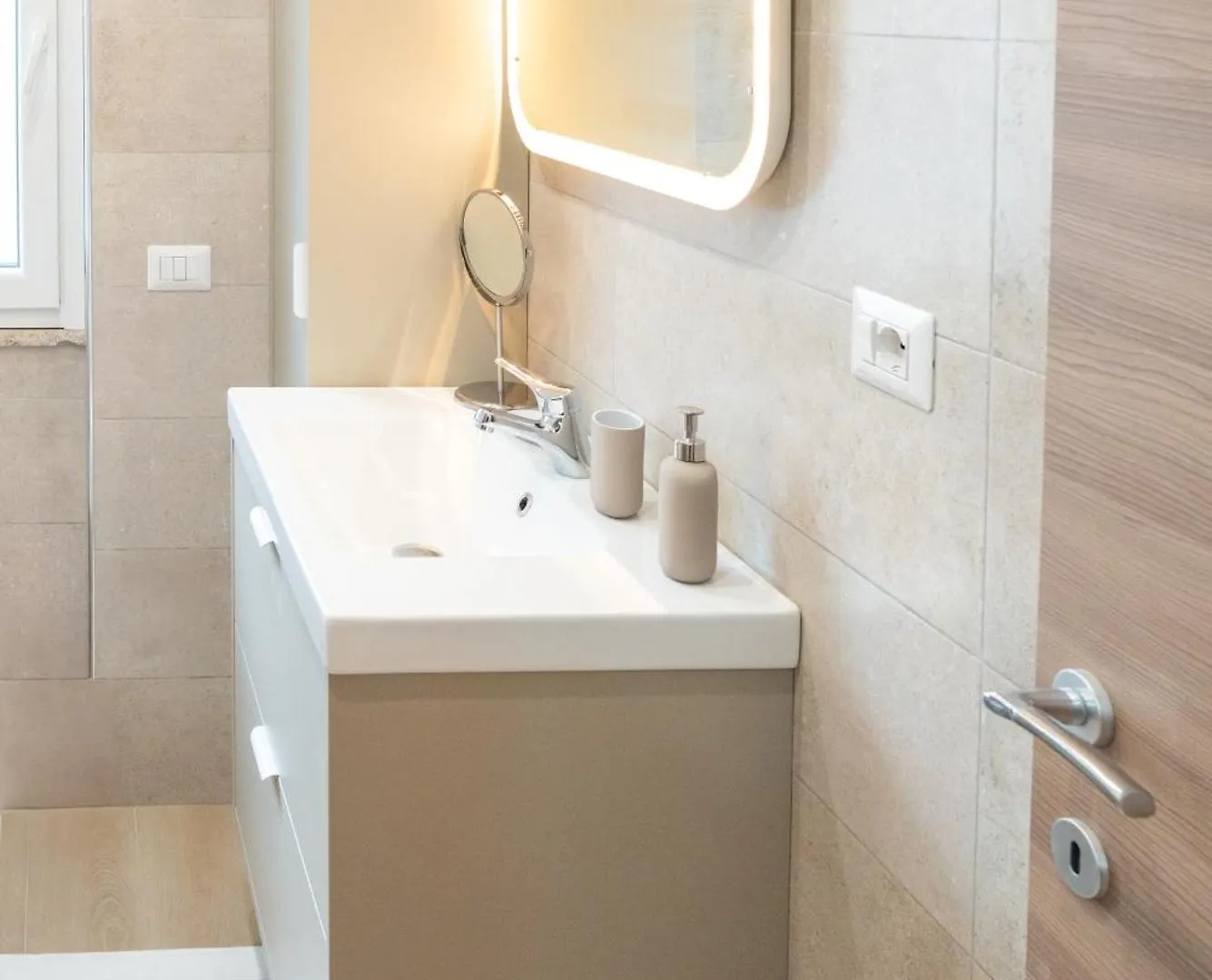 Eqm Roma Hotel 0*, Rome