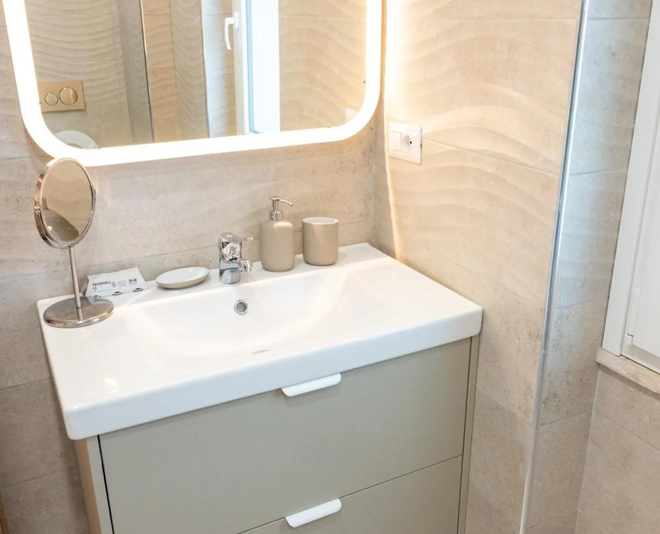 Eqm Roma Hotel 0*, Rome Italy