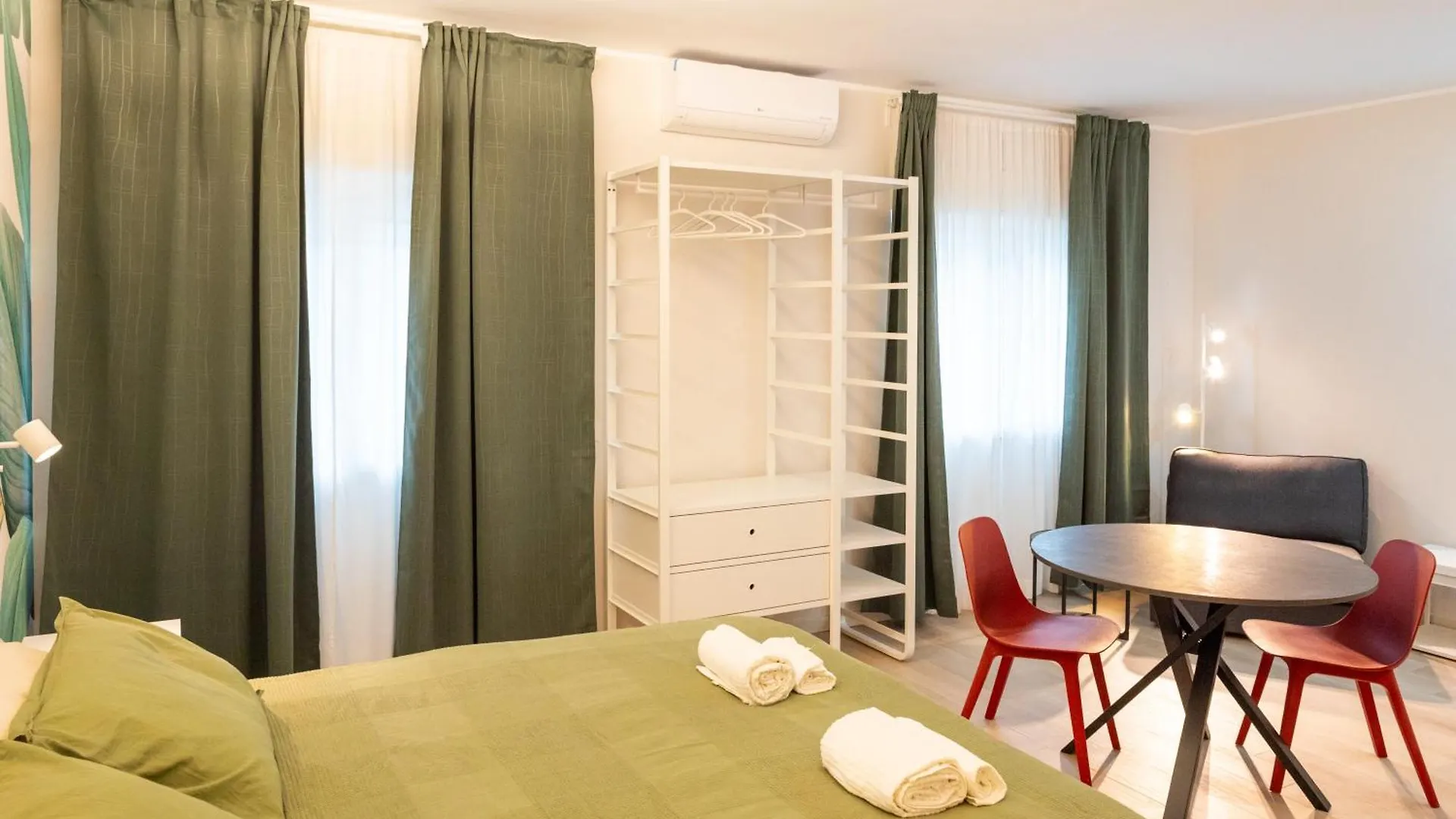 Eqm Roma Hotel 0*, Rome