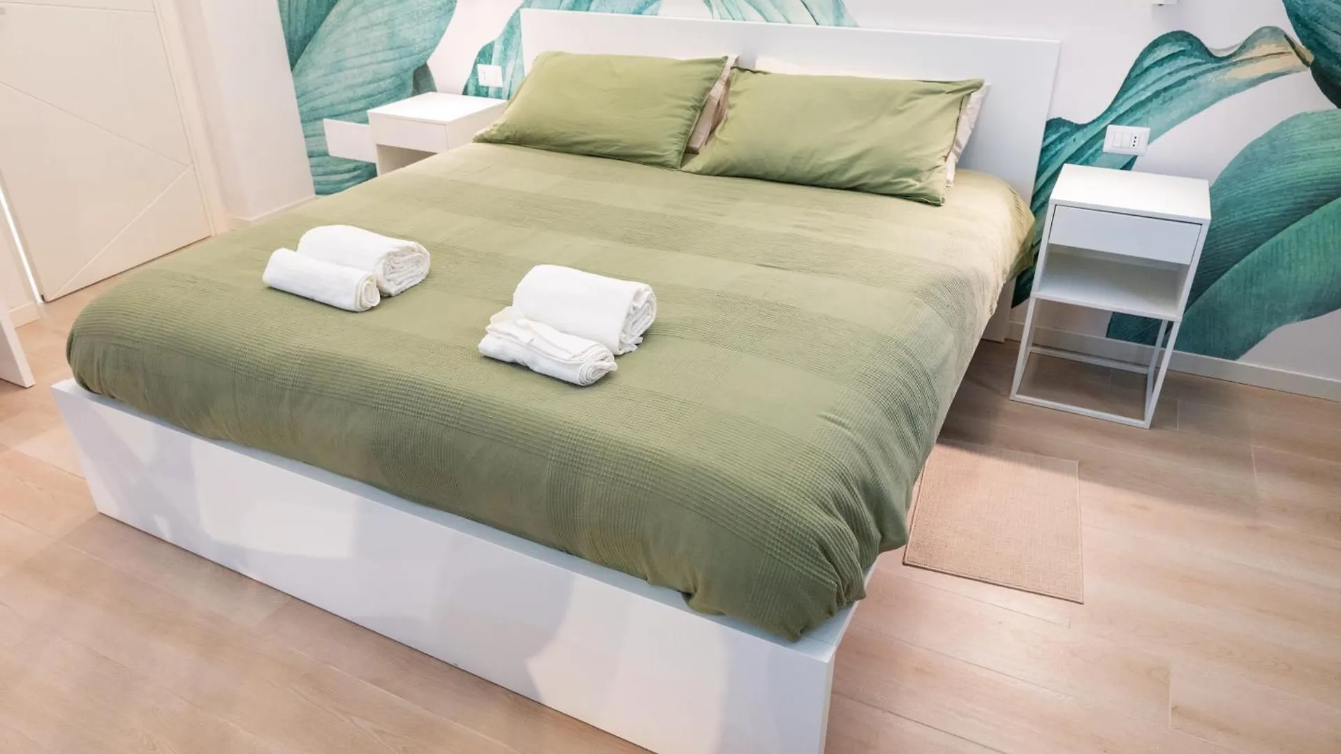 Eqm Roma Hotel Guest house