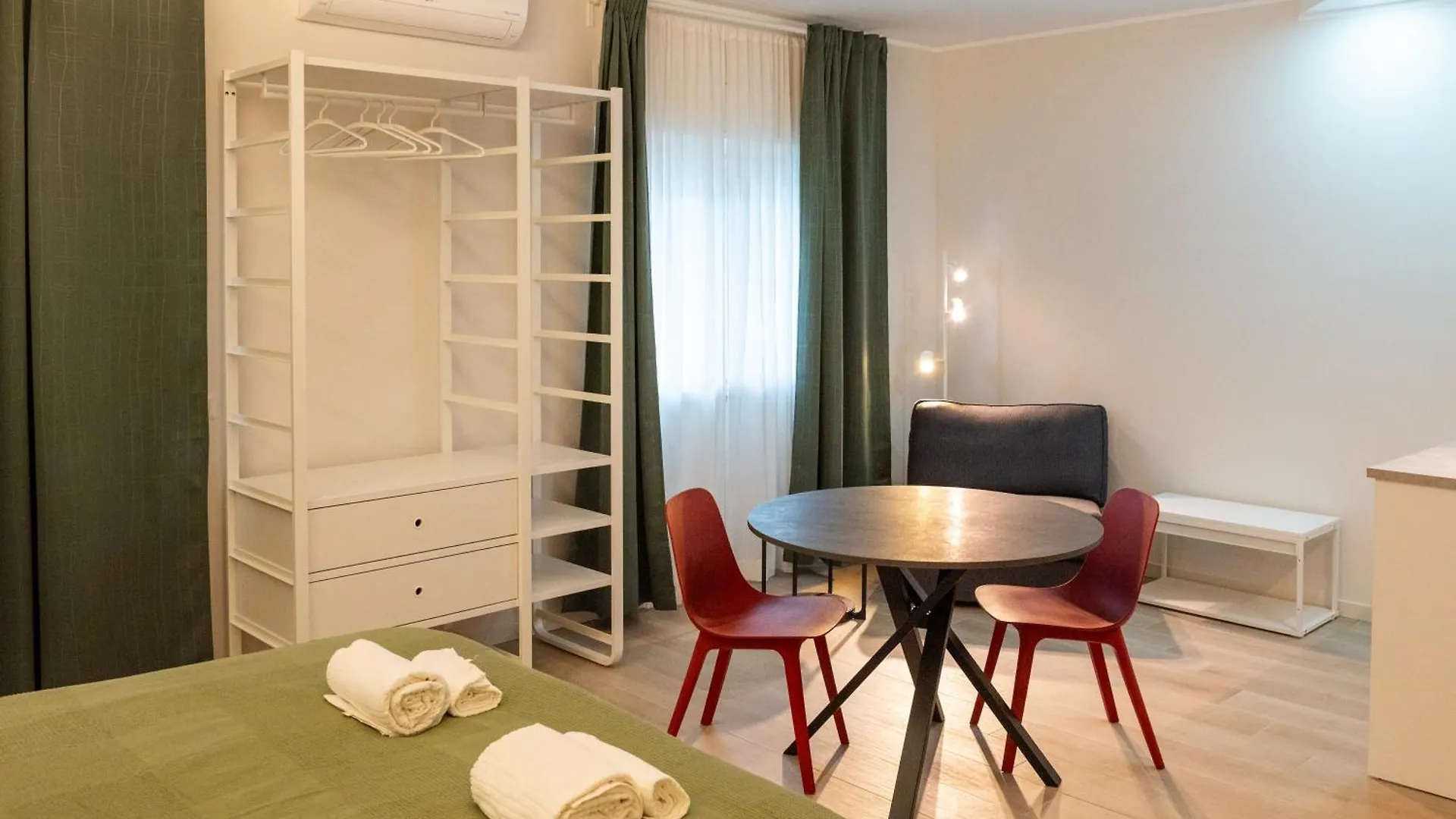 Eqm Roma Hotel