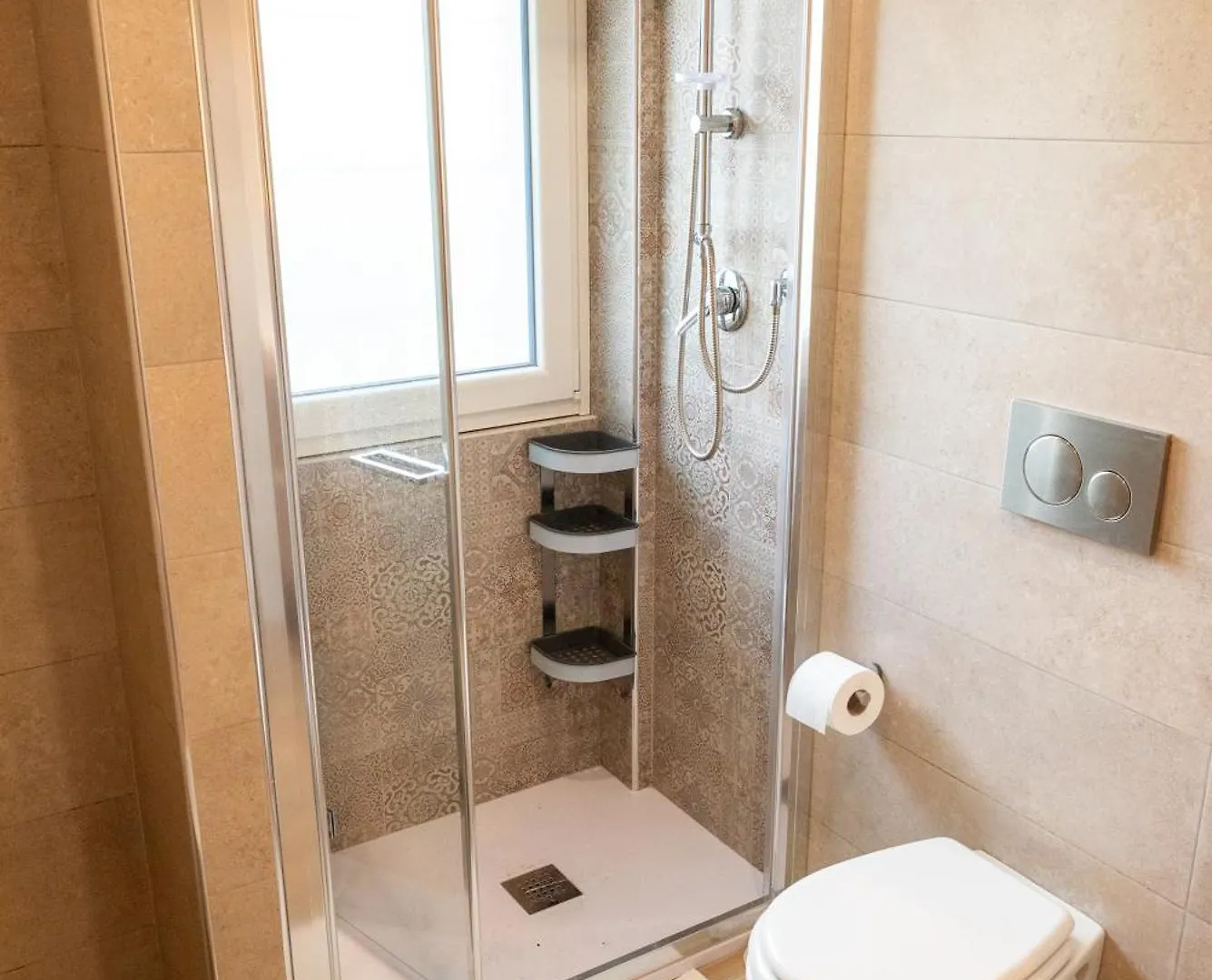 Отель Eqm Roma Рим