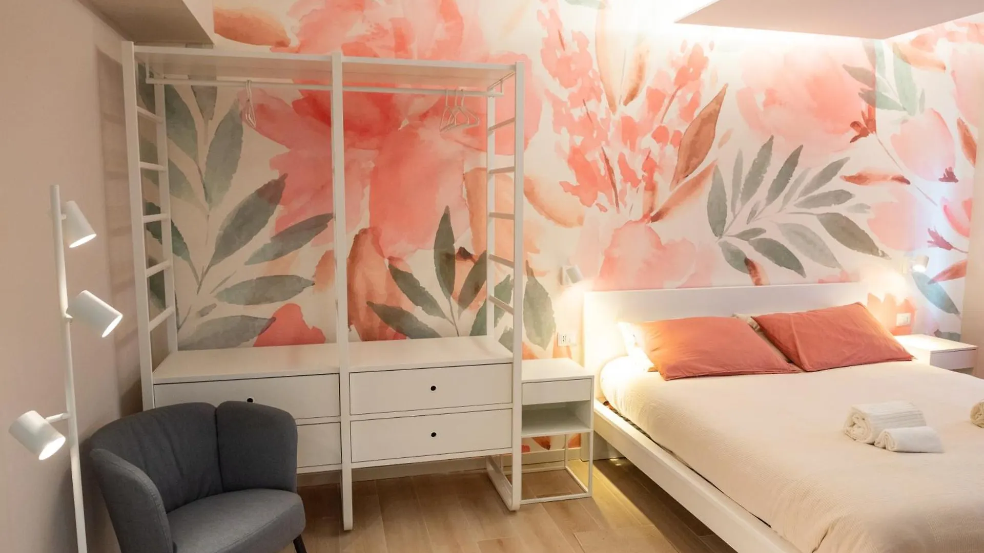 Eqm Roma Hotel Guest house